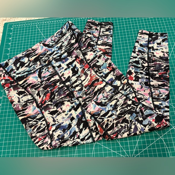 Lululemon Athletics Leggings Abstract Print Full Length Size 8 Athletic Yoga - Picture 8 of 9